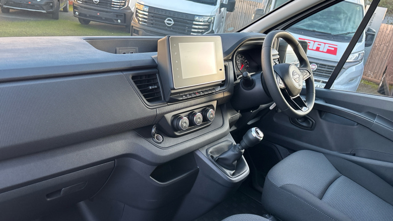 Nissan Primastar 30 L1 Diesel 2.0 dCi 150ps H2 Acenta Van